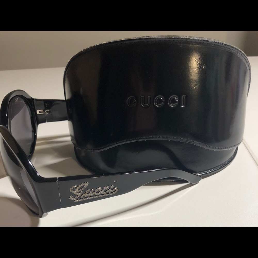 Gucci Black Oversized Sunglasses with Gray Lenses - Picture 2 of 9